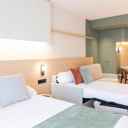Aparthotel Atenea Calabria Barcellona Esterno foto