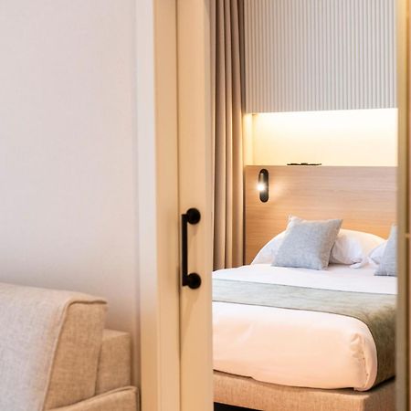 Aparthotel Atenea Calabria Barcellona Esterno foto