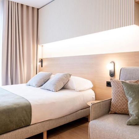 Aparthotel Atenea Calabria Barcellona Esterno foto