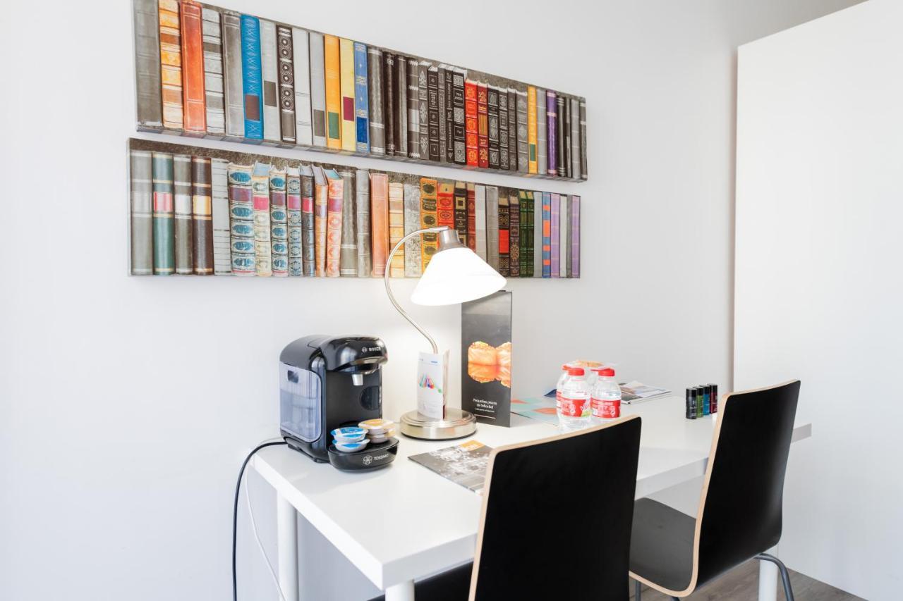 Aparthotel Atenea Calabria Barcellona Esterno foto