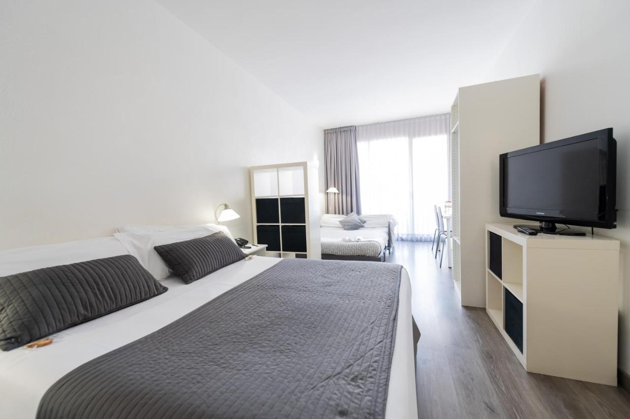 Aparthotel Atenea Calabria Barcellona Esterno foto