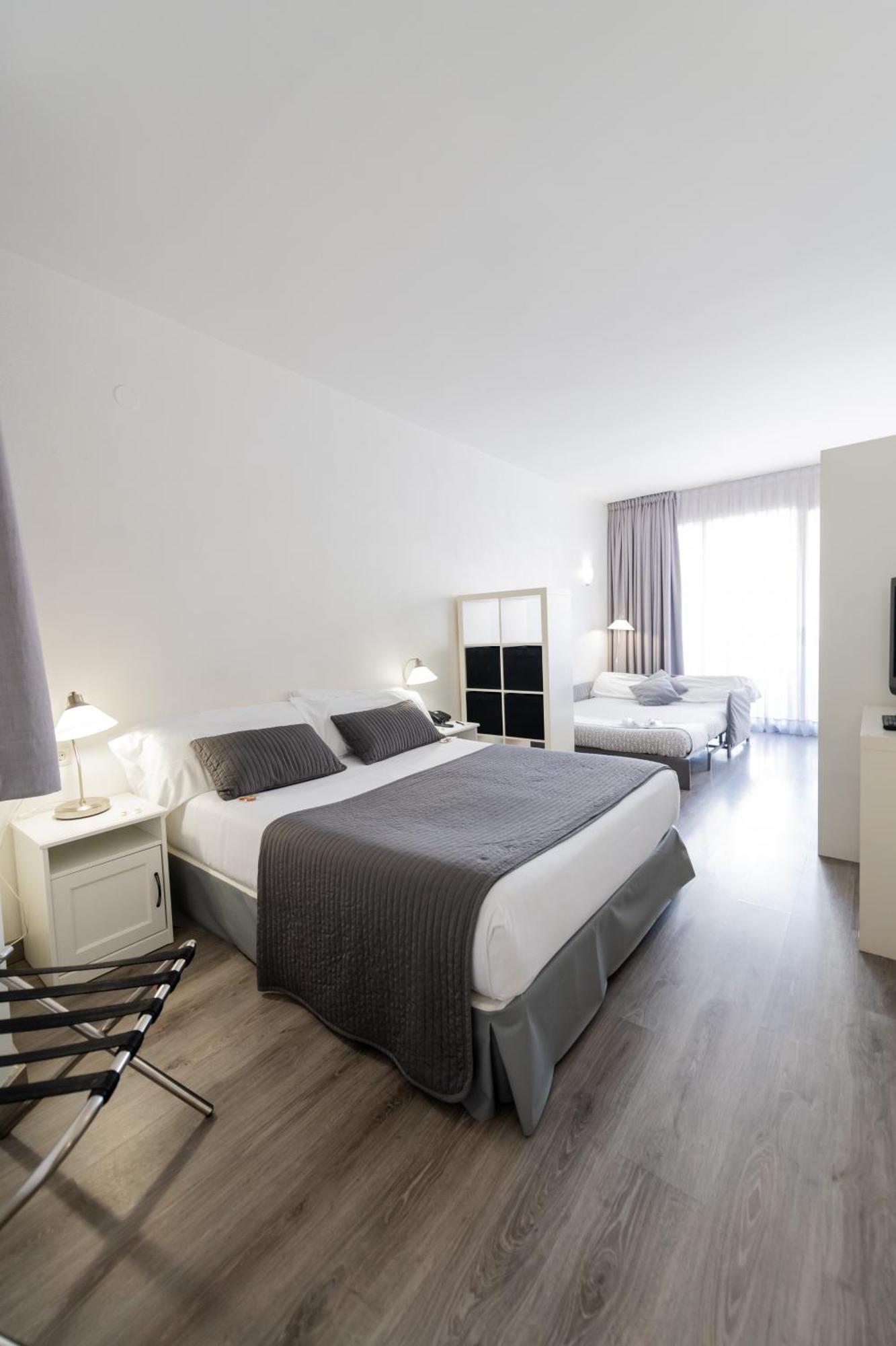 Aparthotel Atenea Calabria Barcellona Esterno foto