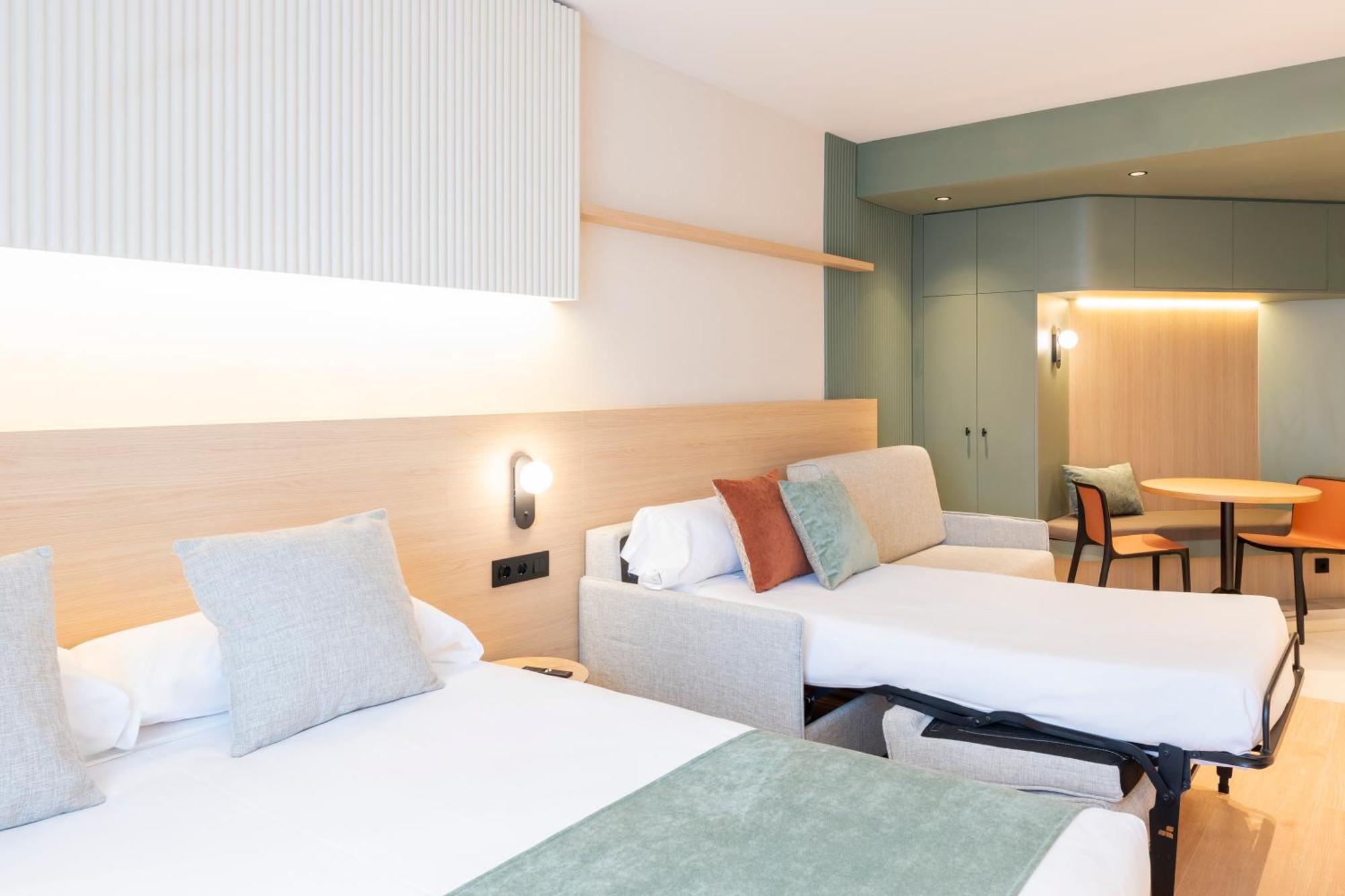Aparthotel Atenea Calabria Barcellona Esterno foto