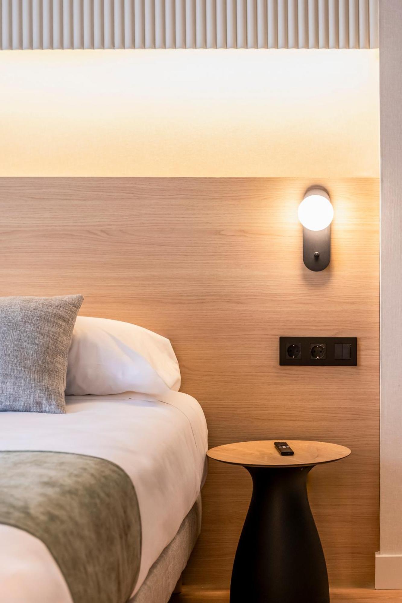 Aparthotel Atenea Calabria Barcellona Esterno foto