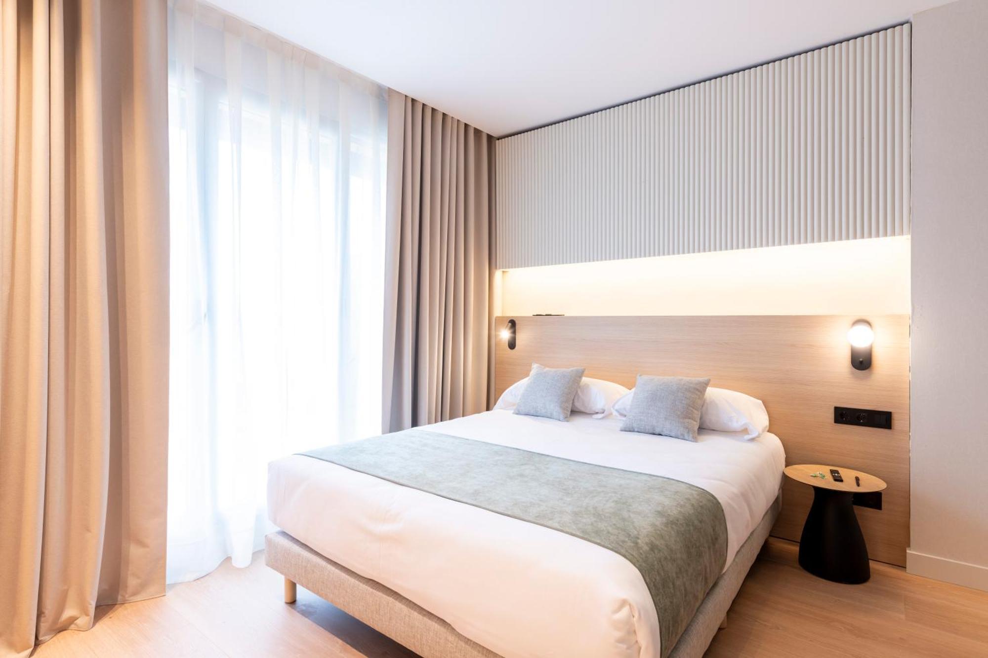 Aparthotel Atenea Calabria Barcellona Esterno foto