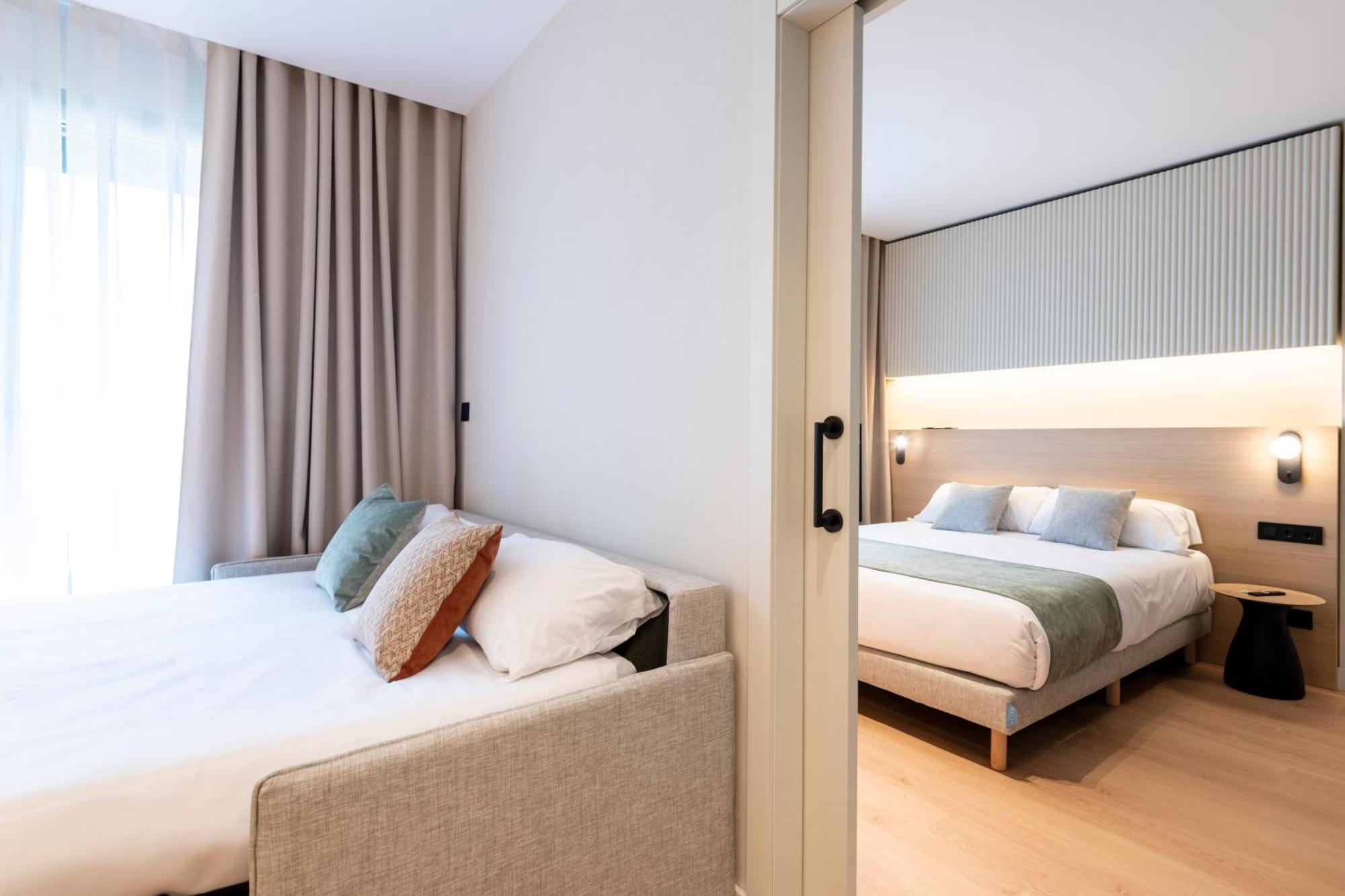 Aparthotel Atenea Calabria Barcellona Esterno foto