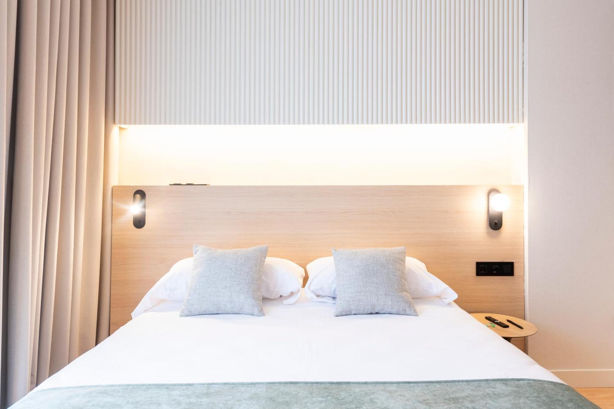 Aparthotel Atenea Calabria Barcellona Esterno foto