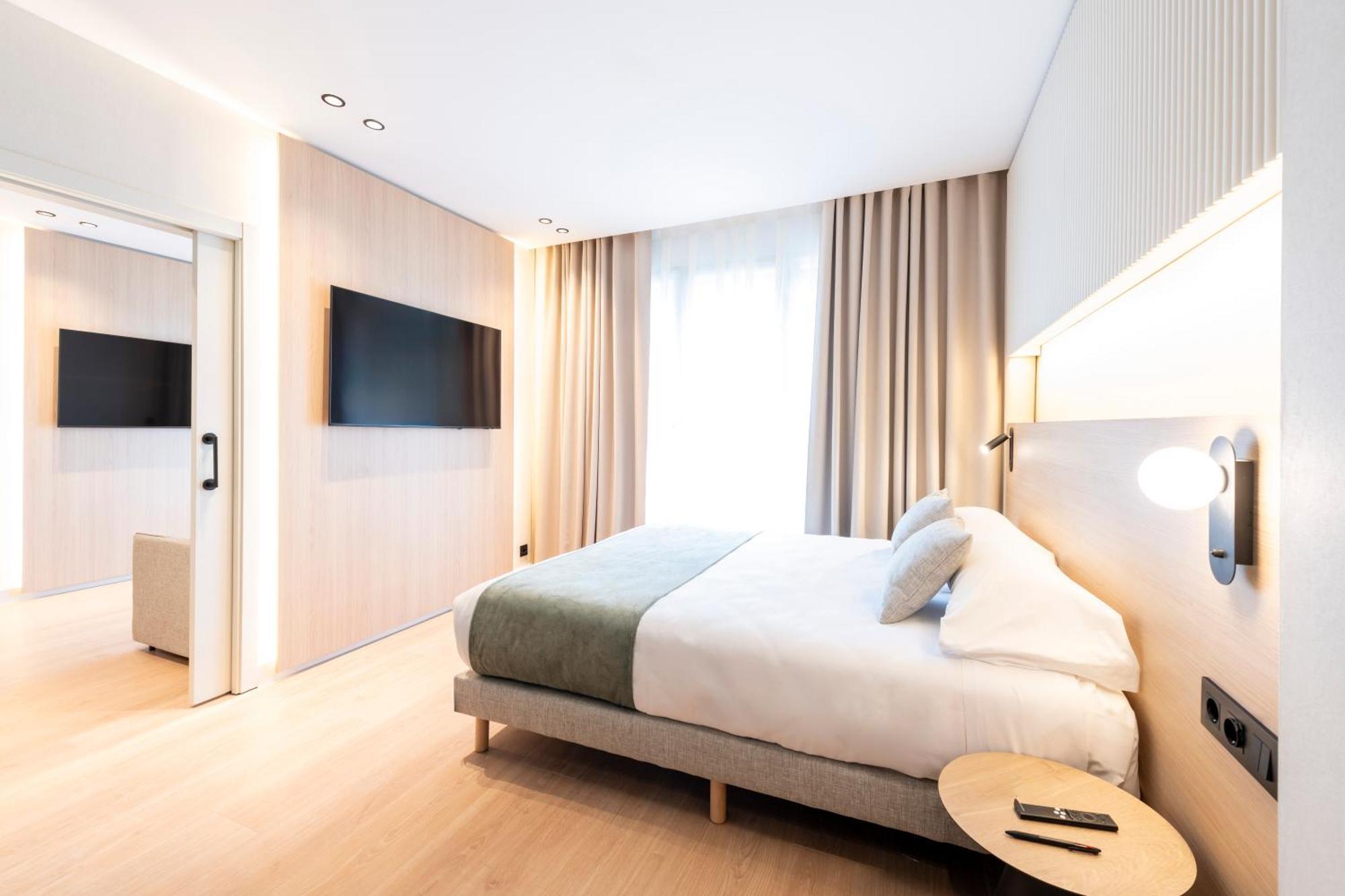 Aparthotel Atenea Calabria Barcellona Esterno foto