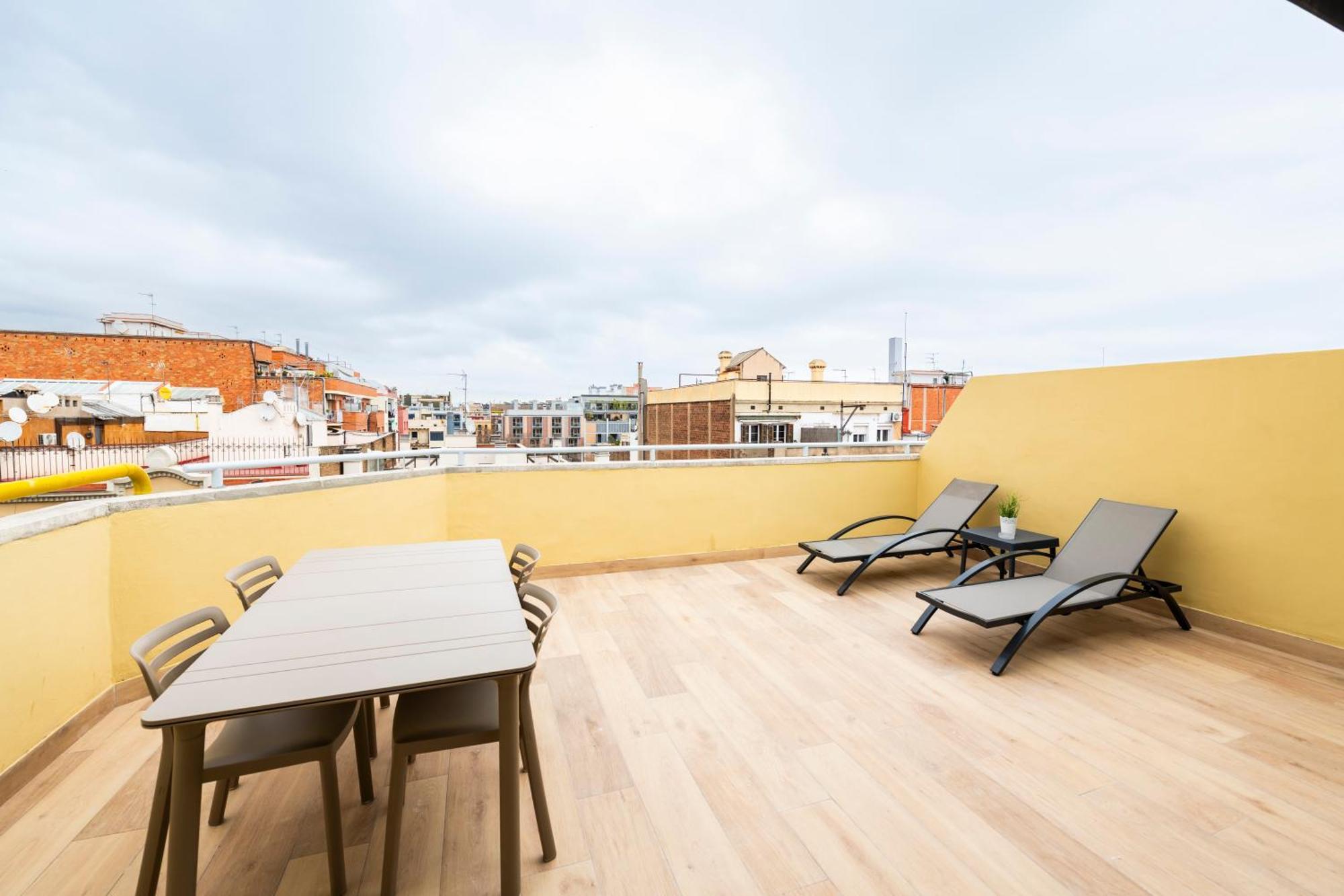Aparthotel Atenea Calabria Barcellona Esterno foto