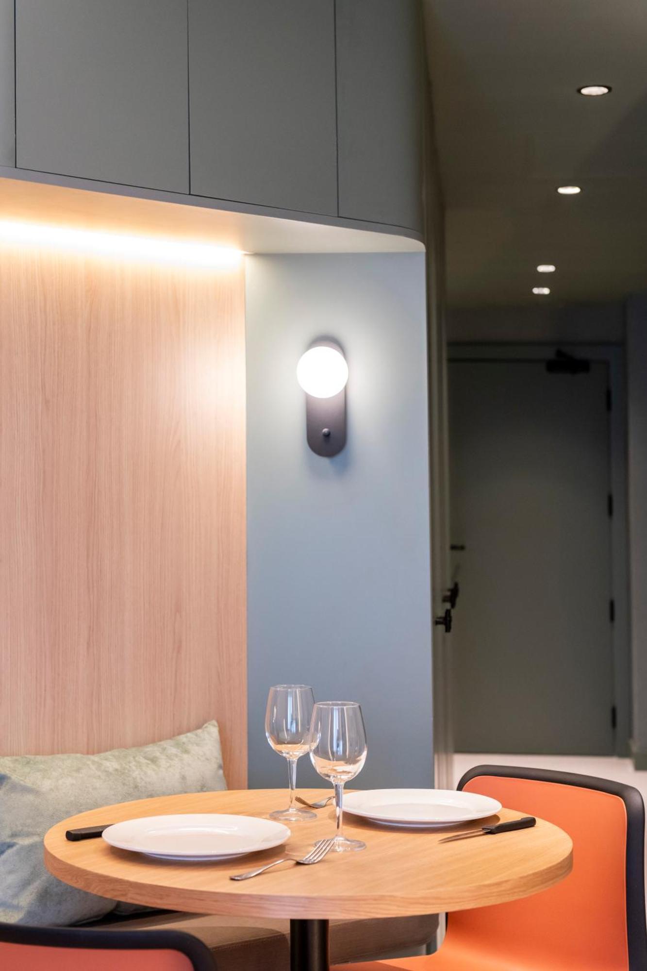 Aparthotel Atenea Calabria Barcellona Esterno foto