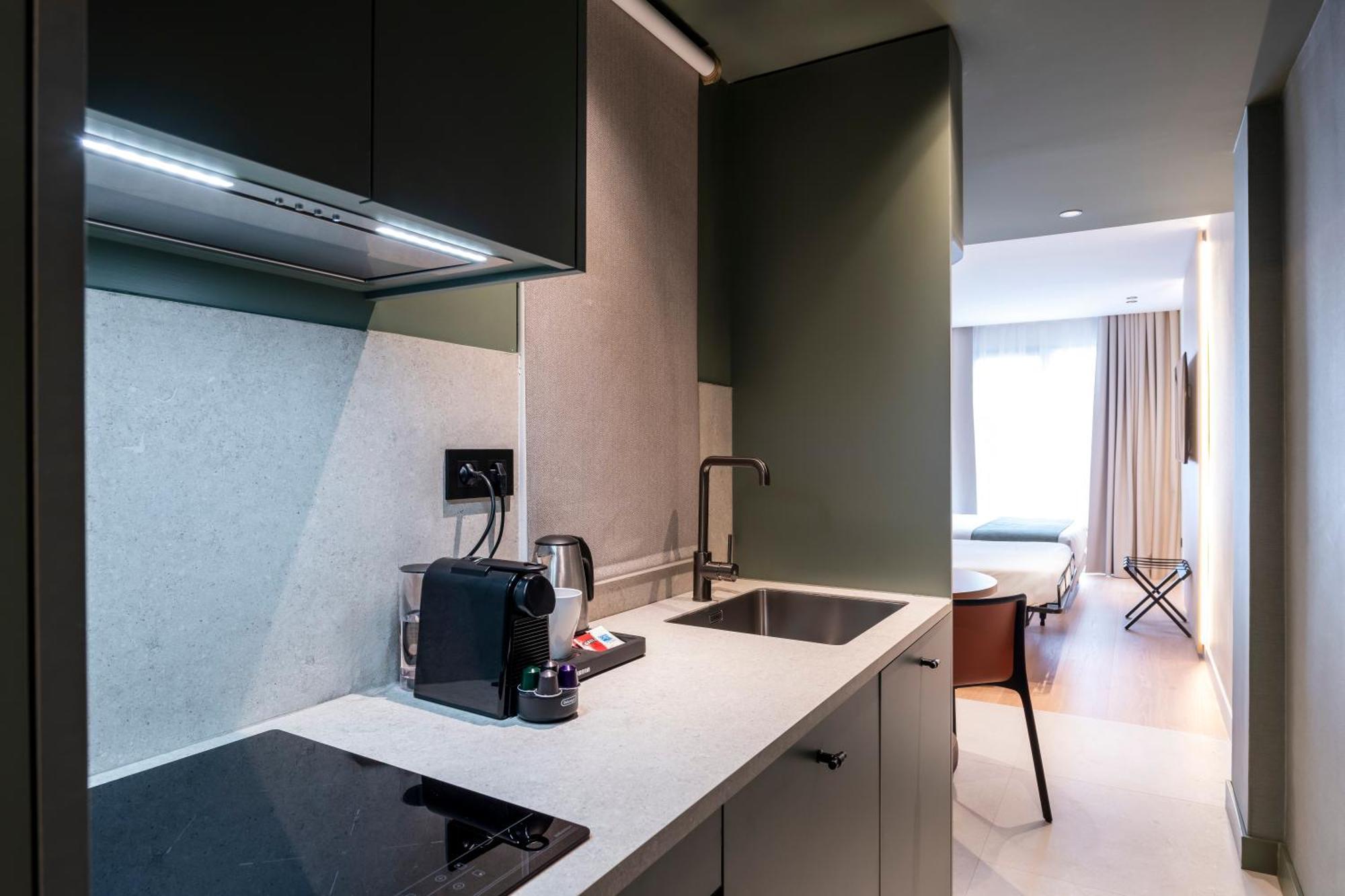 Aparthotel Atenea Calabria Barcellona Esterno foto