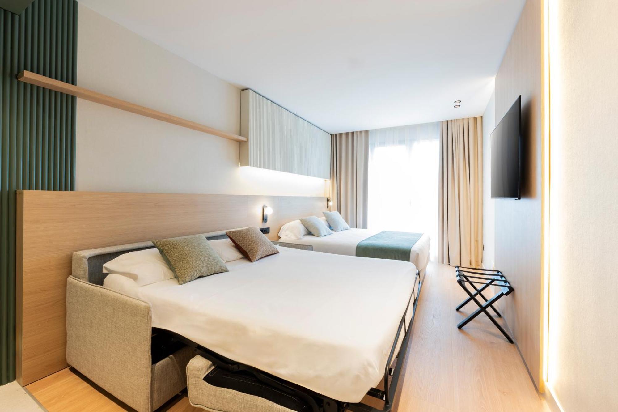 Aparthotel Atenea Calabria Barcellona Esterno foto