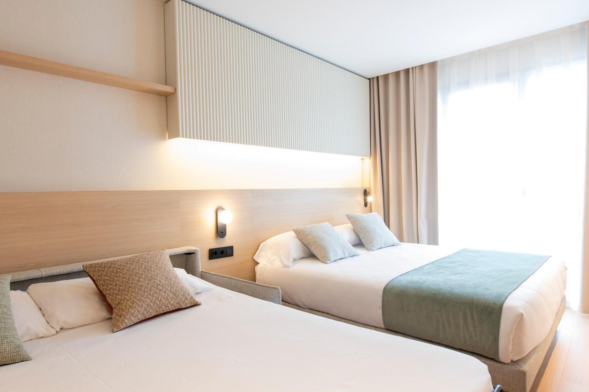 Aparthotel Atenea Calabria Barcellona Esterno foto
