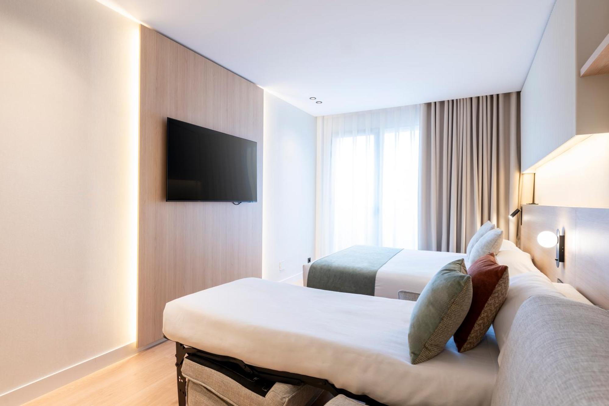 Aparthotel Atenea Calabria Barcellona Esterno foto