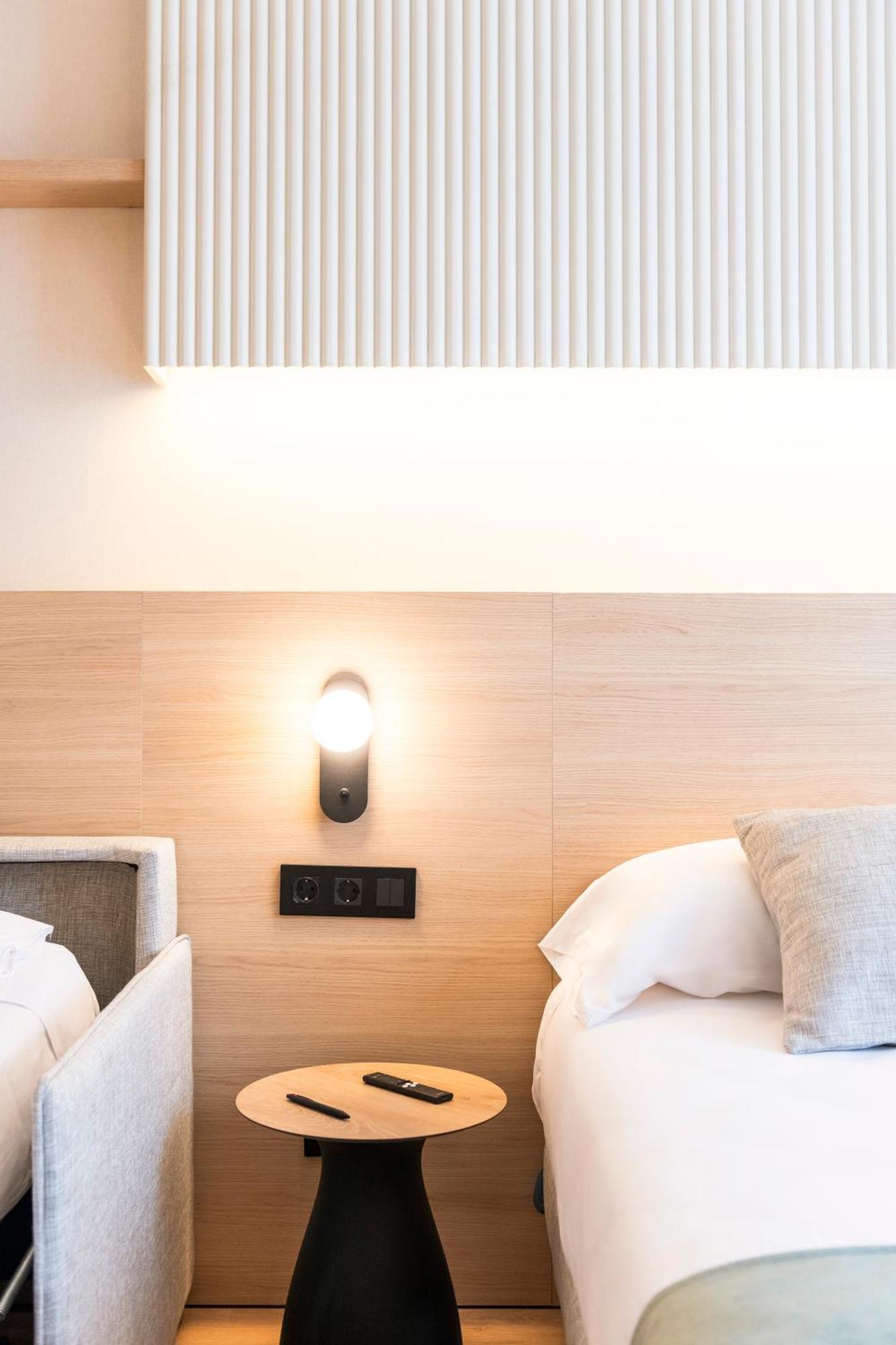Aparthotel Atenea Calabria Barcellona Esterno foto