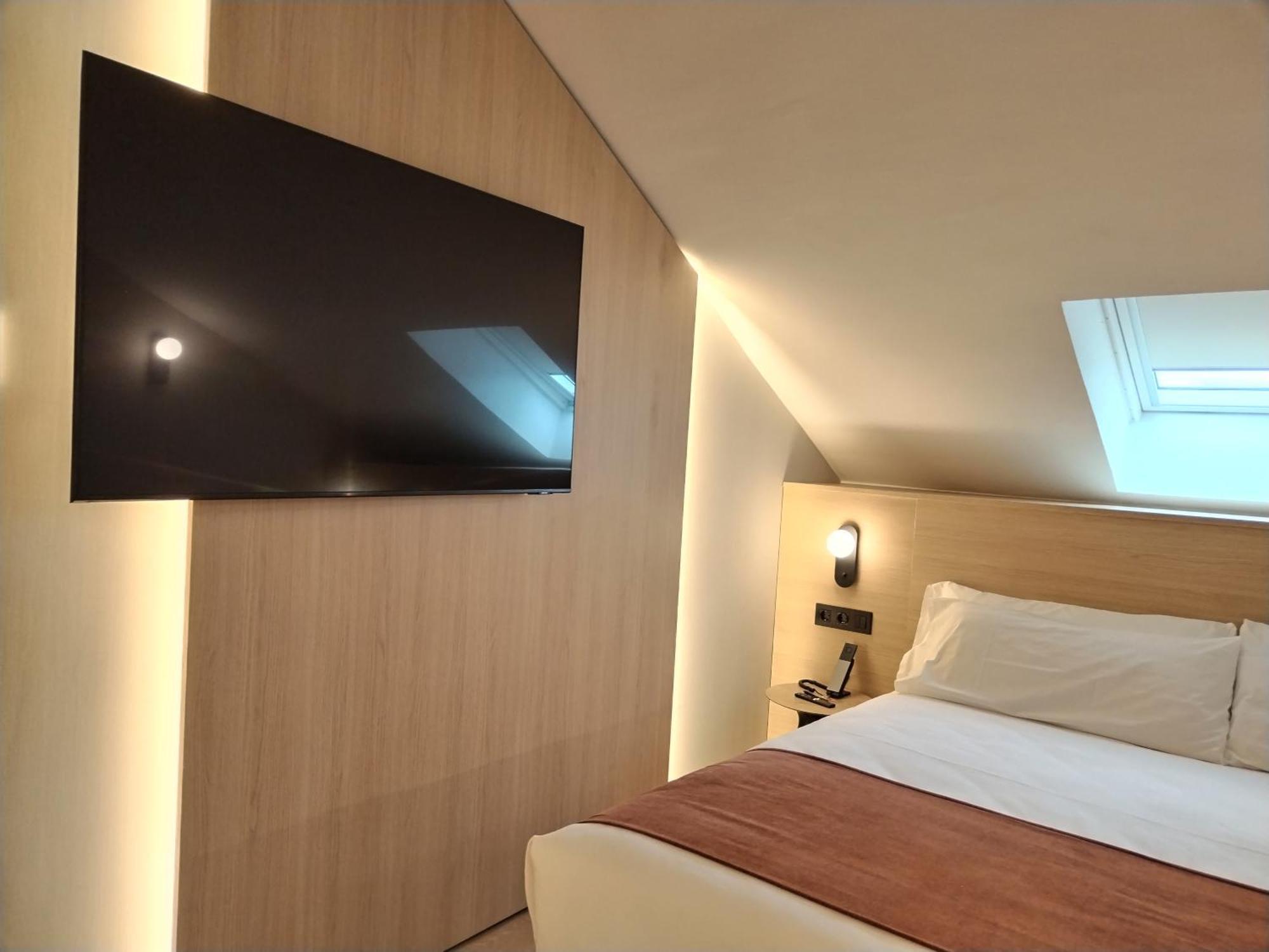 Aparthotel Atenea Calabria Barcellona Esterno foto