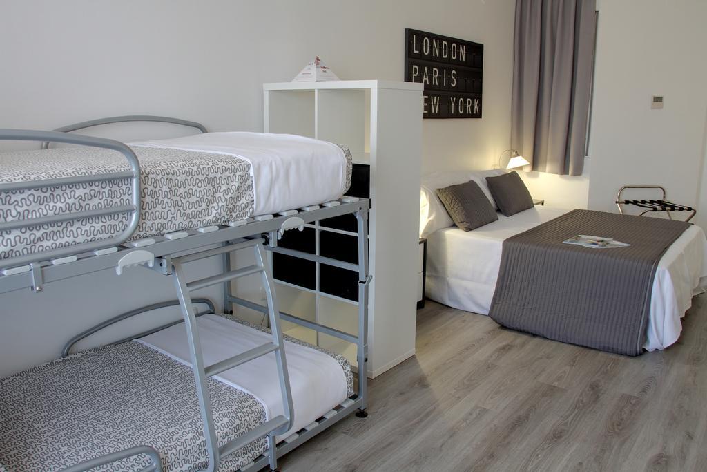 Aparthotel Atenea Calabria Barcellona Esterno foto