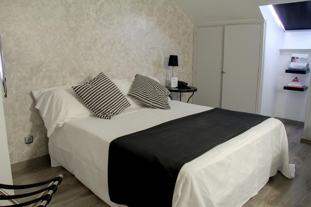 Aparthotel Atenea Calabria Barcellona Esterno foto