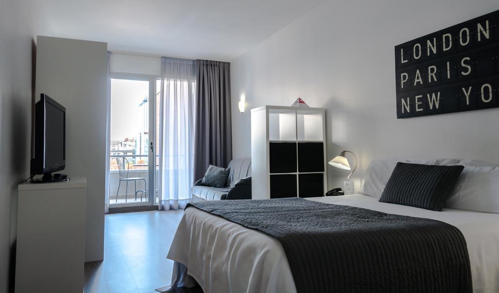 Aparthotel Atenea Calabria Barcellona Esterno foto