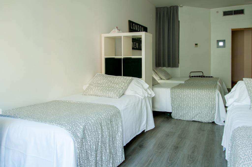 Aparthotel Atenea Calabria Barcellona Esterno foto