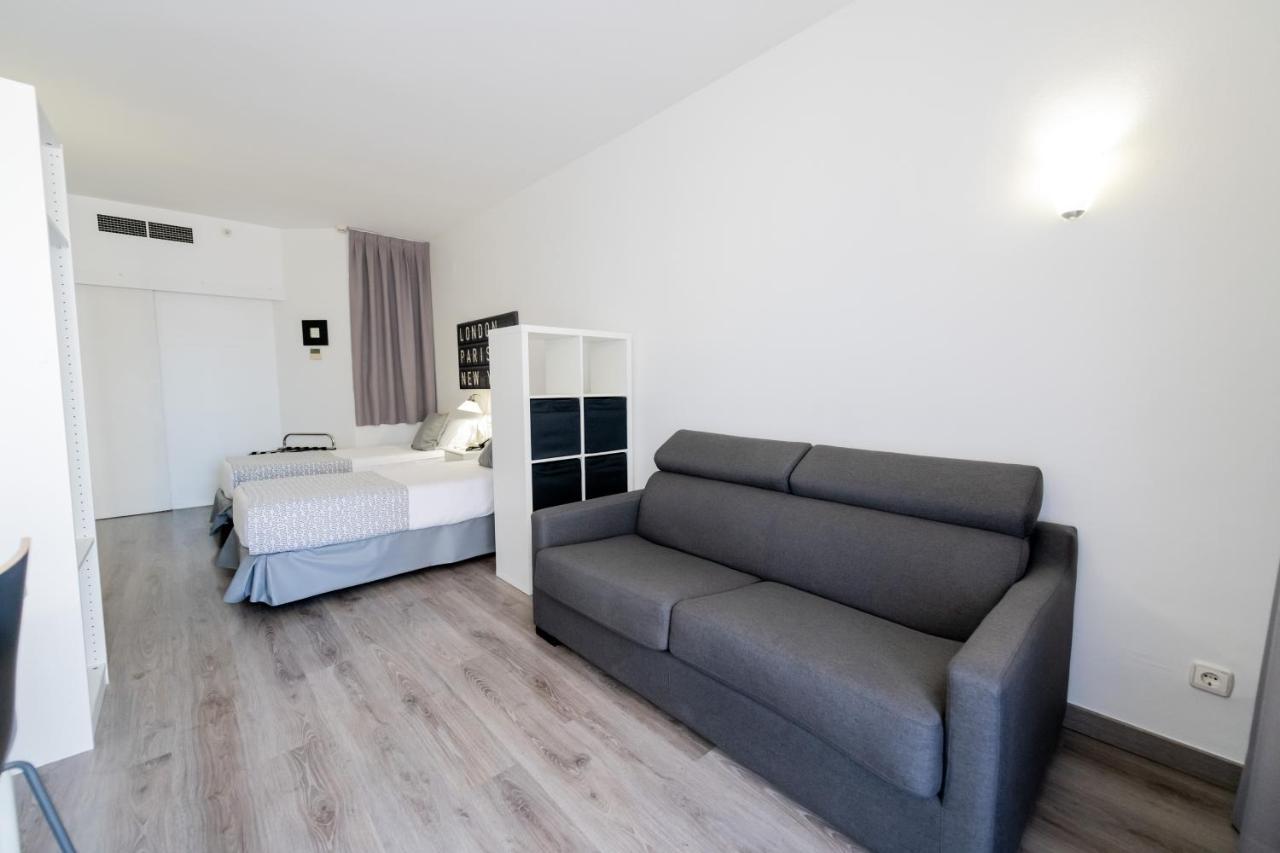 Aparthotel Atenea Calabria Barcellona Esterno foto